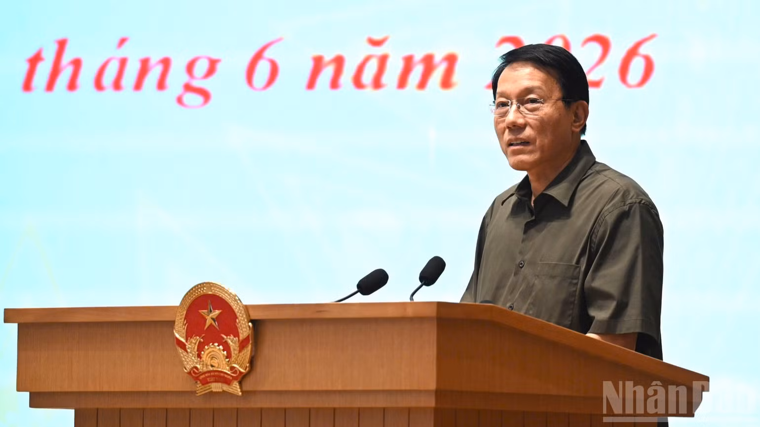Đại tướng Lương Tam Quang, Bộ trưởng Công an phát biểu ý kiến tại phiên họp. (Ảnh: TRẦN HẢI)