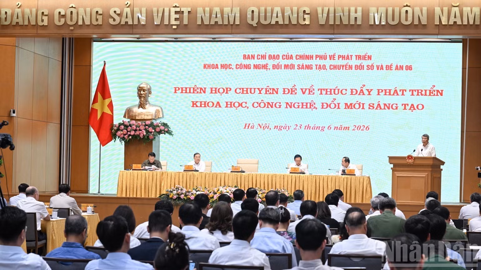 Quang cảnh Phiên họp chuyên đề về thúc đẩy phát triển khoa học, công nghệ, đổi mới sáng tạo. (Ảnh: TRẦN HẢI)