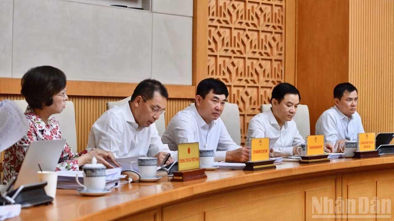 Lãnh đạo các cơ quan, tập đoàn kinh tế nhà nước tham dự phiên họp. (Ảnh: Thanh Giang)