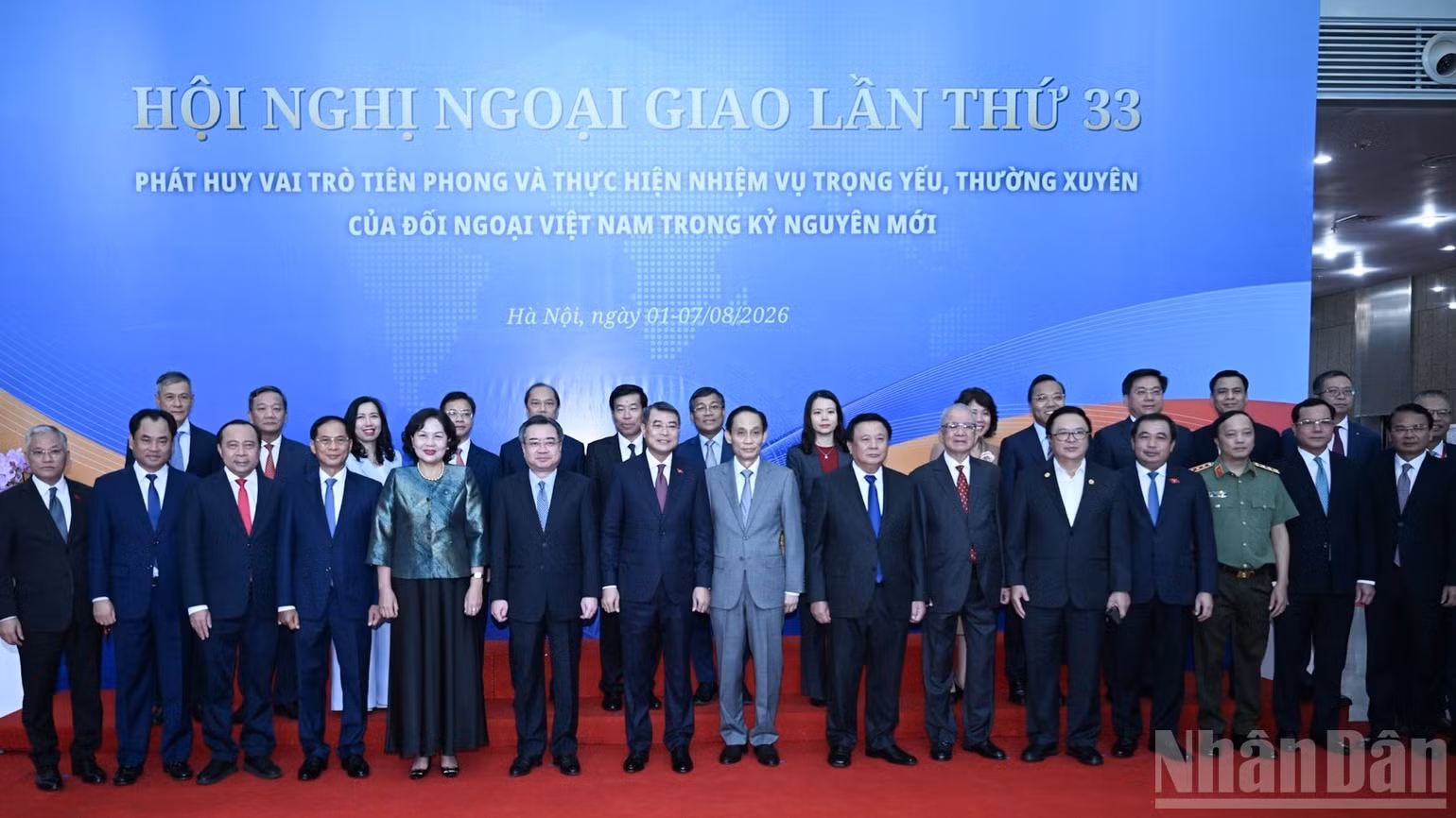 Thủ tướng Chính phủ Lê Minh Hưng với các đồng chí lãnh đạo, đại biểu tham dự Phiên toàn thể. (Ảnh: TRẦN HẢI)