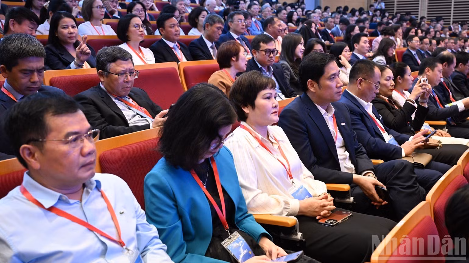 Các đại biểu tham dự phiên toàn thể. (Ảnh: Trần Hải)