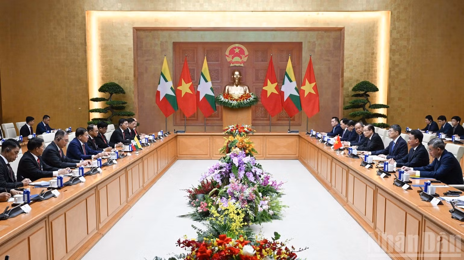 Quang cảnh cuộc hội kiến. (Ảnh: TRẦN HẢI)