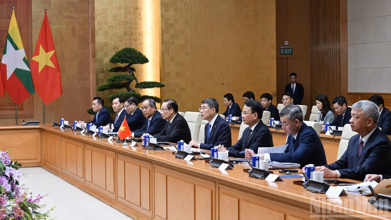 Thủ tướng Lê Minh Hưng và lãnh đạo các bộ, ngành Việt Nam tham dự buổi hội kiến. (Ảnh: THANH GIANG)