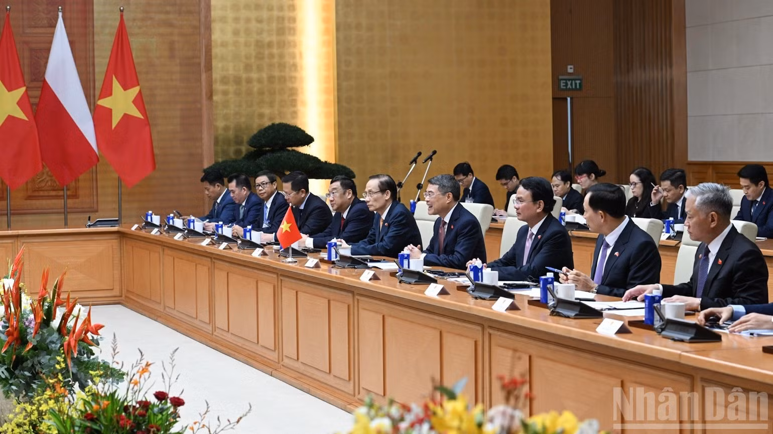 Thủ tướng Chính phủ Lê Minh Hưng và lãnh đạo một số bộ, ngành Việt Nam tham dự cuộc hội đàm. (Ảnh TRẦN HẢI)