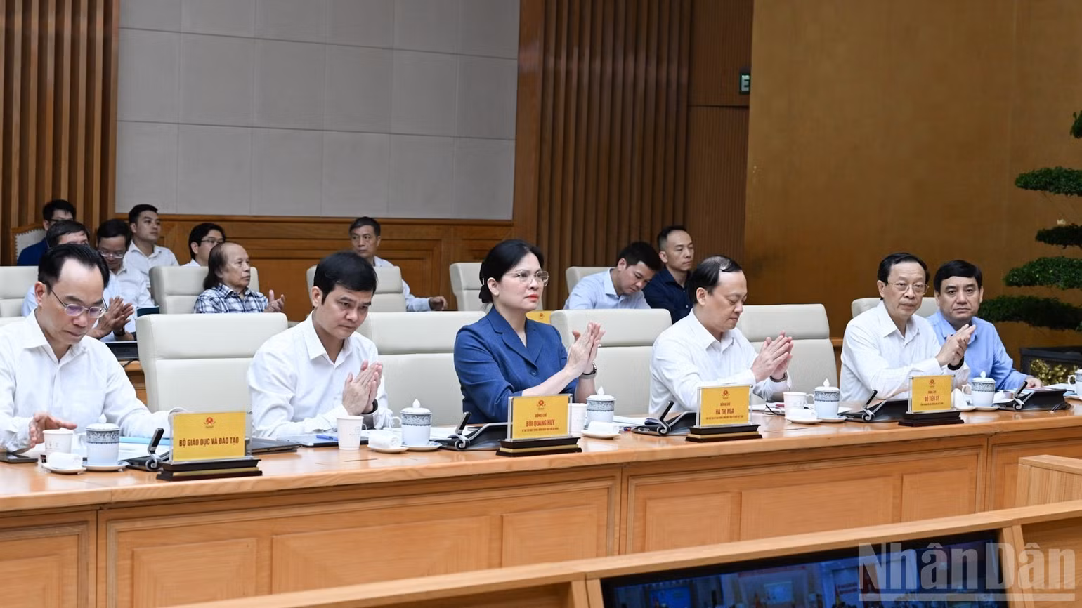 Đại diện lãnh đạo một số bộ, ngành, cơ quan Trung ương tham dự hội nghị. (Ảnh: TRẦN HẢI)
