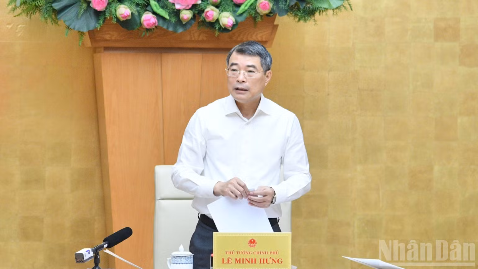 Bí thư Đảng ủy Chính phủ, Thủ tướng Chính phủ Lê Minh Hưng phát biểu ý kiến chỉ đạo cuộc họp. (Ảnh: THANH GIANG)