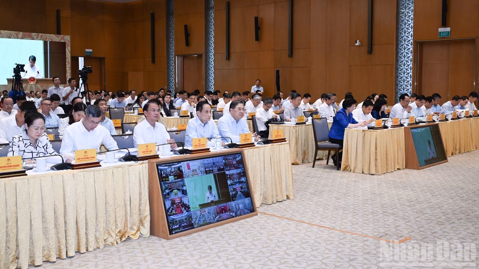 Các đồng chí lãnh đạo, đại biểu tham dự hội nghị. (Ảnh: TRẦN HẢI)