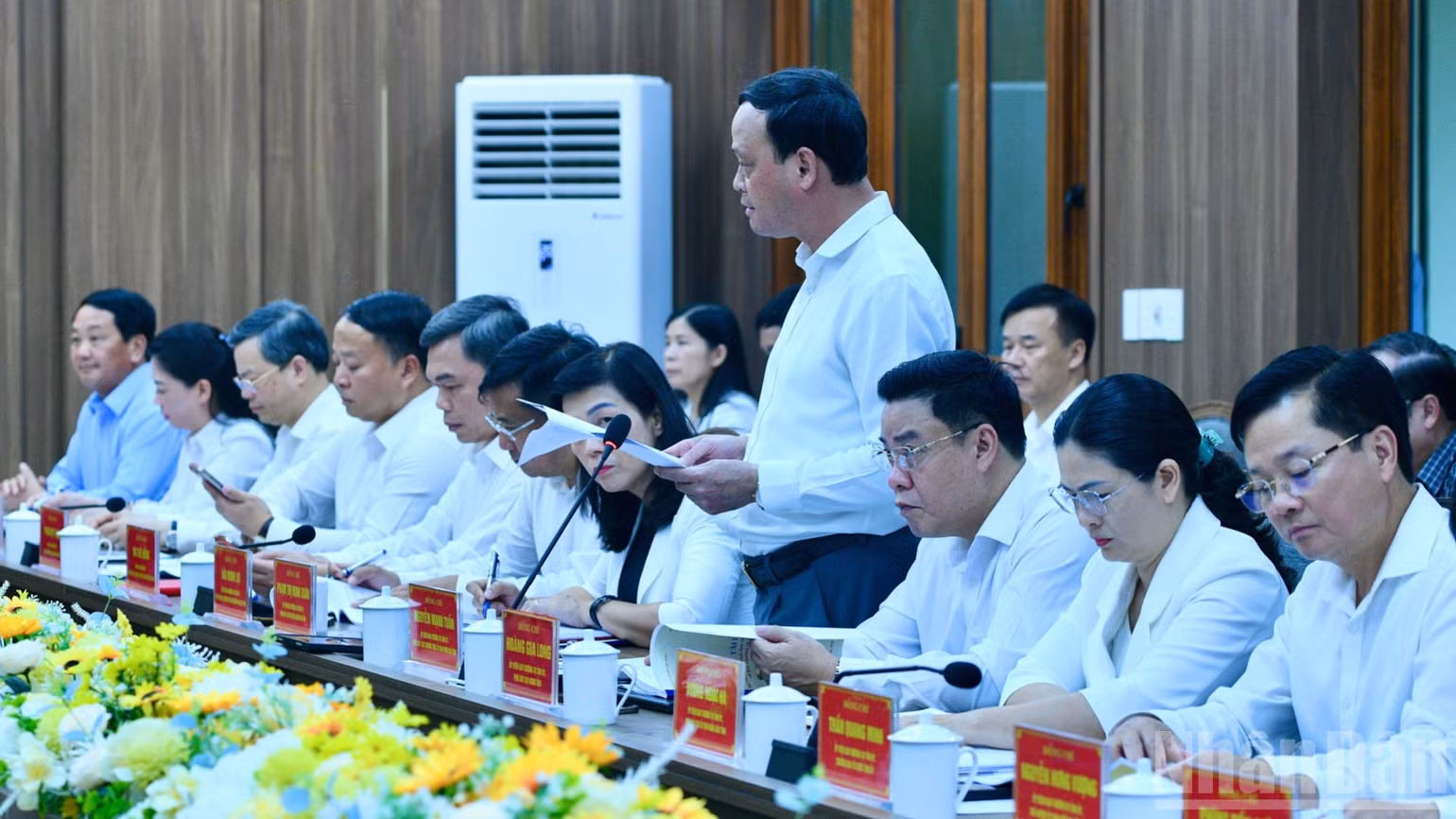 Ban Thường vụ Tỉnh ủy Tuyên Quang tham dự cuộc làm việc. (Ảnh: THANH GIANG)