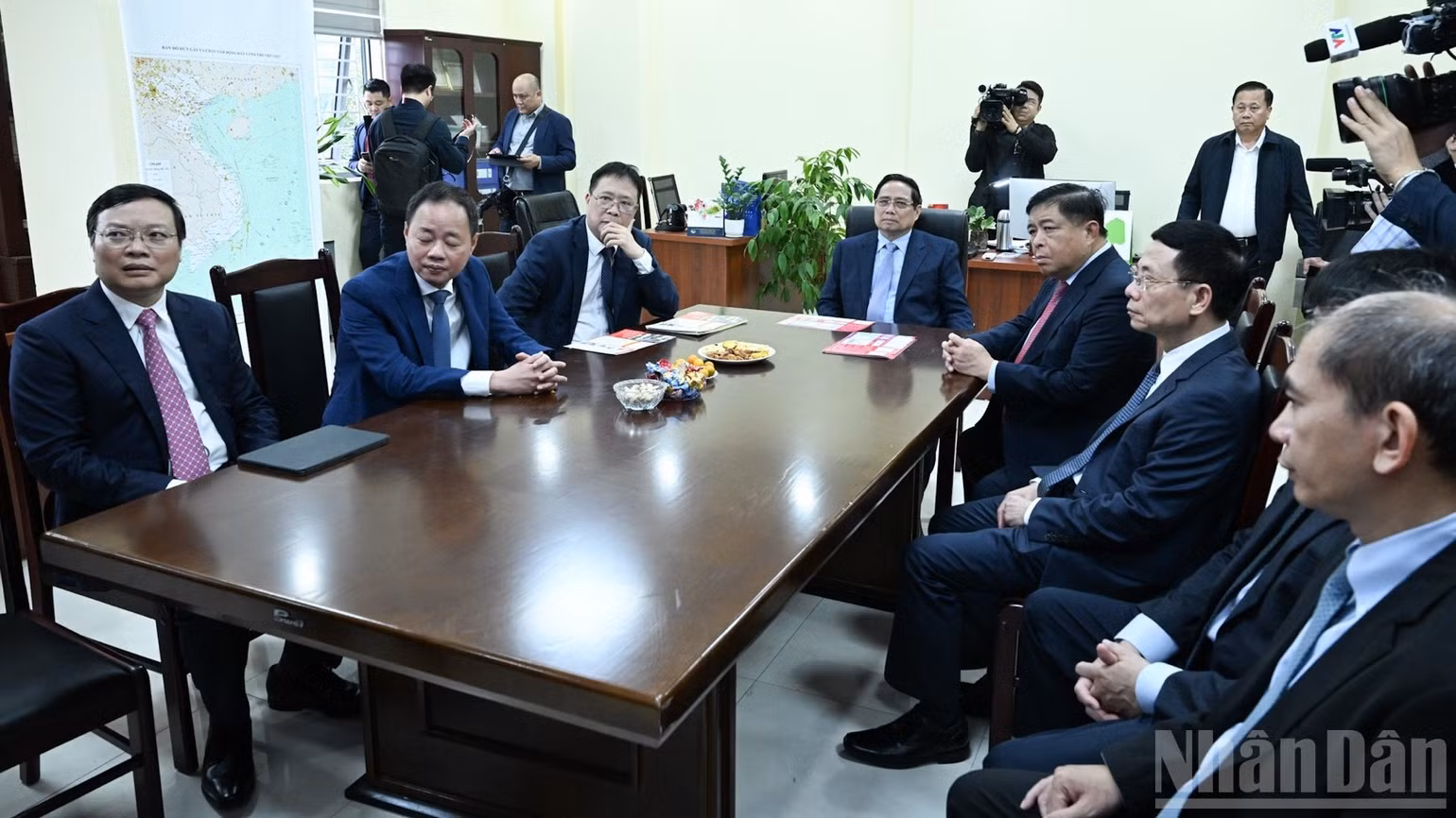 Thủ tướng Phạm Minh Chính thăm một số viện, đơn vị trực thuộc Viện Hàn lâm Khoa học và Công nghệ Việt Nam. (Ảnh: TRẦN HẢI)