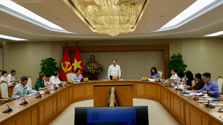 Phó Thủ tướng Thường trực Chính phủ Phạm Gia Túc, Chủ tịch Ủy ban quốc gia APEC 2027 chủ trì cuộc họp cho ý kiến về các phương án biểu trưng APEC Việt Nam 2027. (Ảnh: chinhphu.vn/Phương Nguyên)