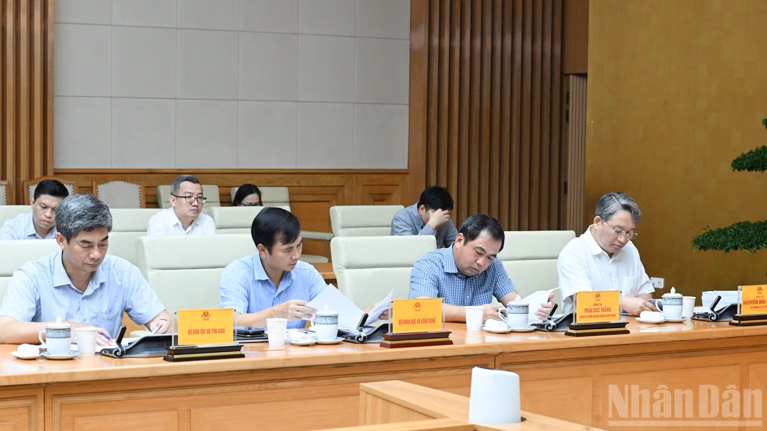 Các đại biểu tham dự phiên họp. (Ảnh: Trần Hải)