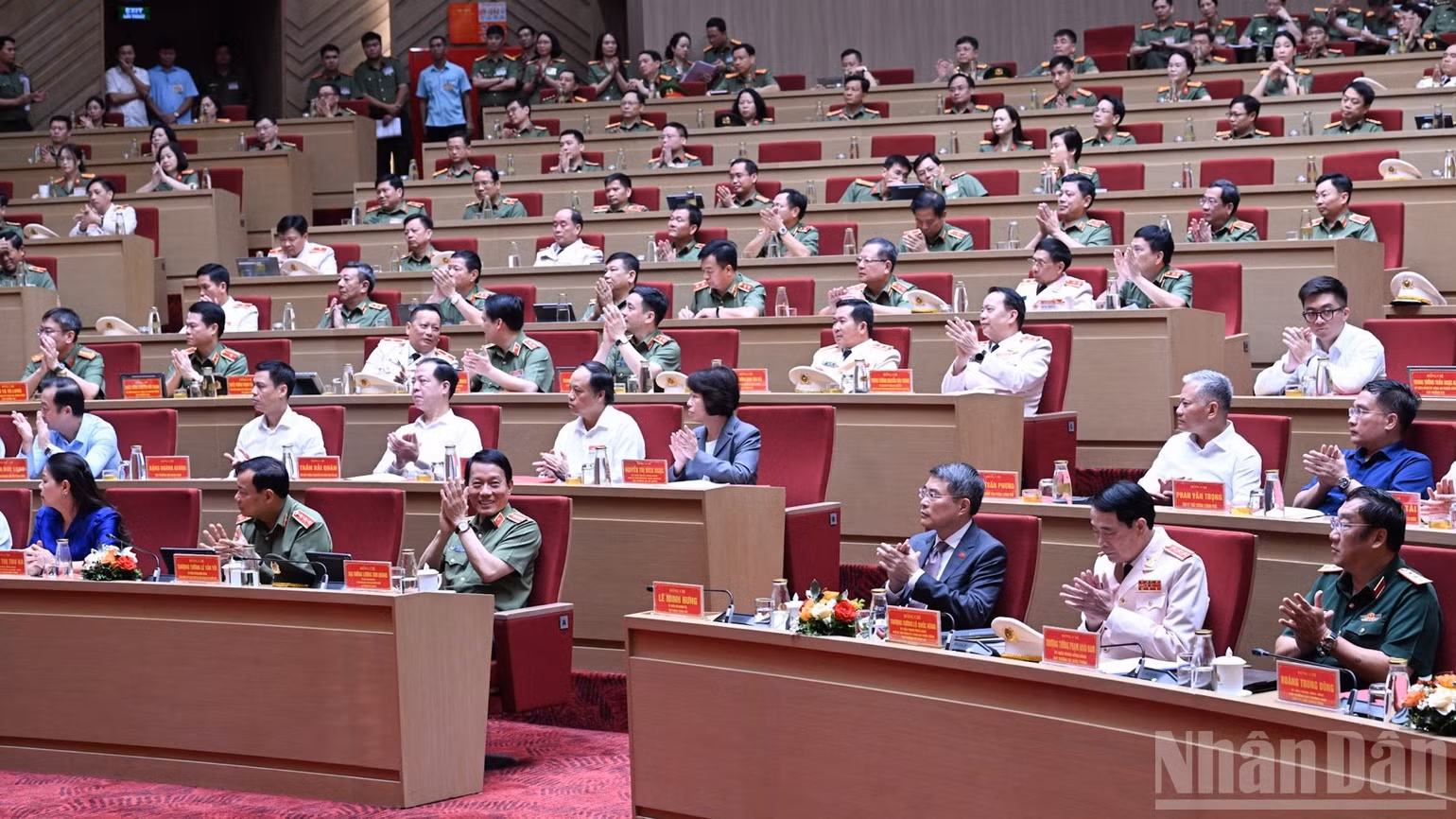 Các đồng chí lãnh đạo, đại biểu tham dự Hội nghị. (Ảnh: TRẦN HẢI)