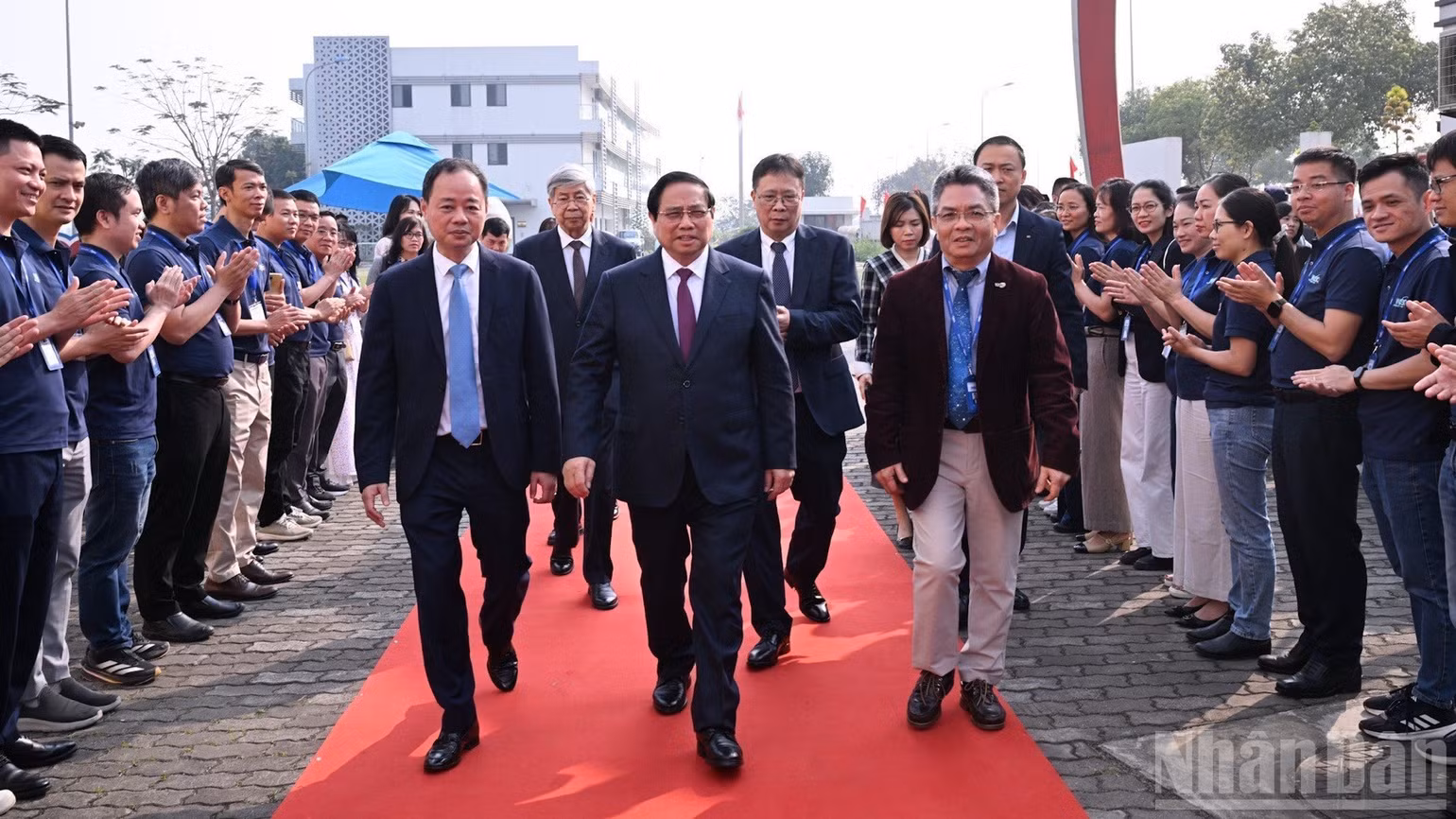 Thủ tướng Chính phủ Phạm Minh Chính tới dự khánh thành công trình Trung tâm Vũ trụ Việt Nam và Khai mạc "Diễn đàn vũ trụ Việt Nam-Nhật Bản 2026: hợp tác cho kỷ nguyên mới". (Ảnh: TRẦN HẢI)