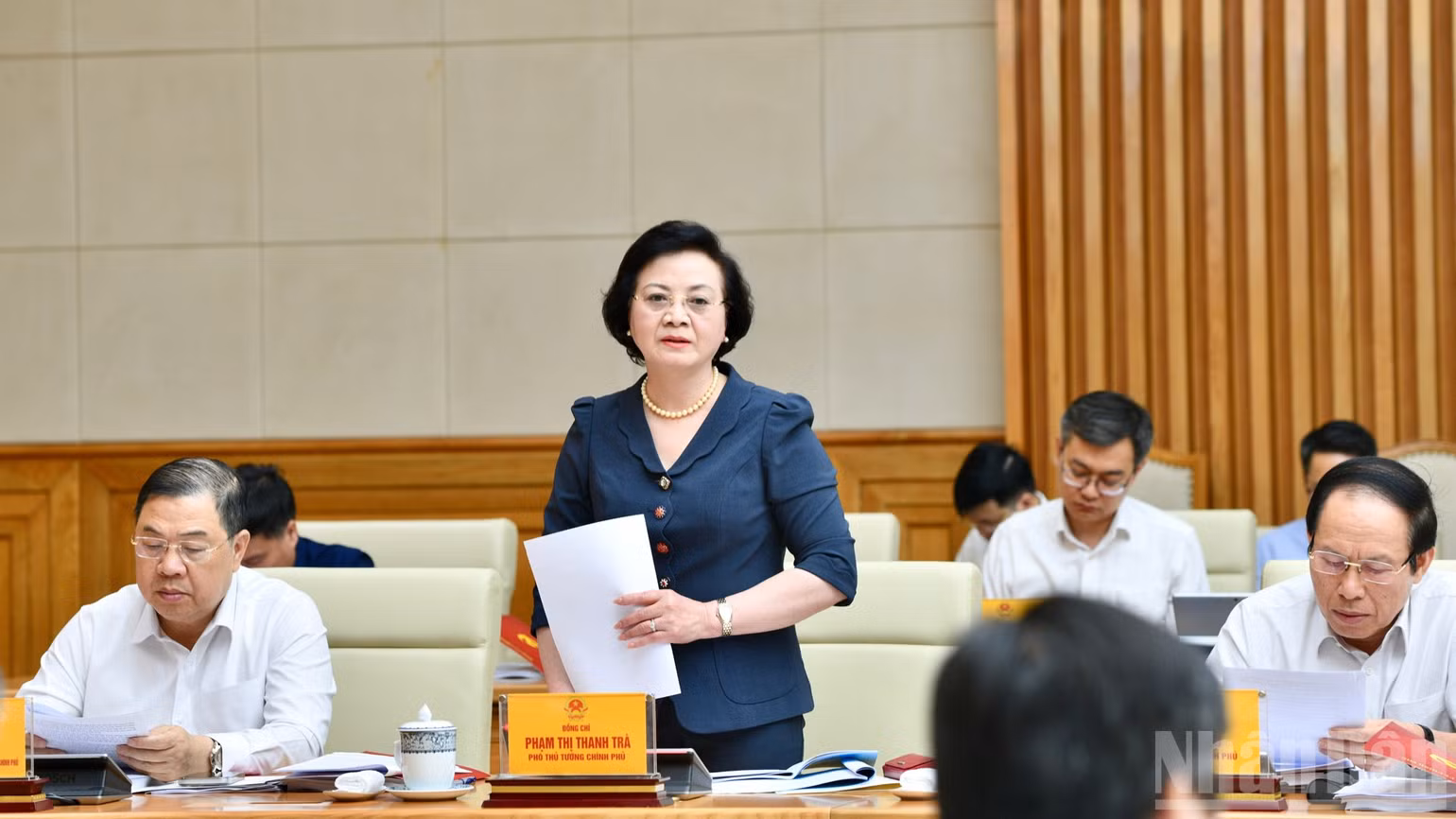 Đồng chí Phạm Thị Thanh Trà, Bí thư Trung ương Đảng, Ủy viên Ban Thường vụ Đảng ủy Chính phủ, Phó Thủ tướng Chính phủ phát biểu ý kiến tại hội nghị. (Ảnh: Thanh Giang)