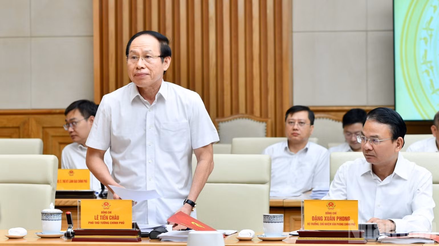 Đồng chí Lê Tiến Châu, Ủy viên Trung ương Đảng, Ủy viên Ban Thường vụ Đảng ủy Chính phủ, Phó Thủ tướng Chính phủ phát biểu ý kiến tại hội nghị. (Ảnh: Thanh Giang)