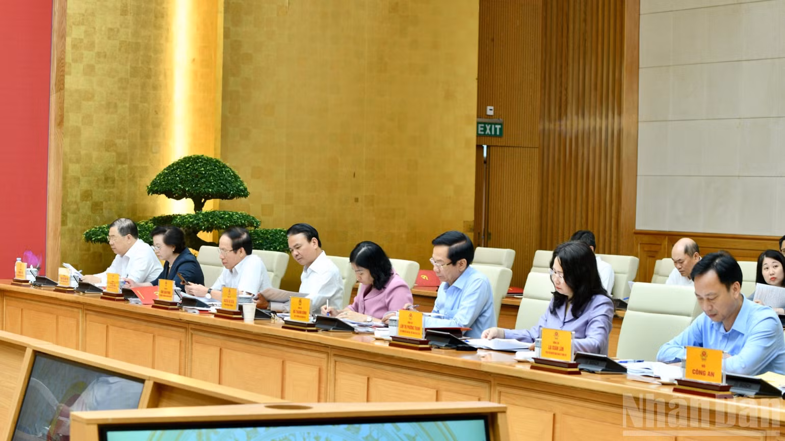 Các đồng chí trong Ban Thường vụ Đảng ủy Chính phủ tham dự hội nghị. (Ảnh: Thanh Giang)