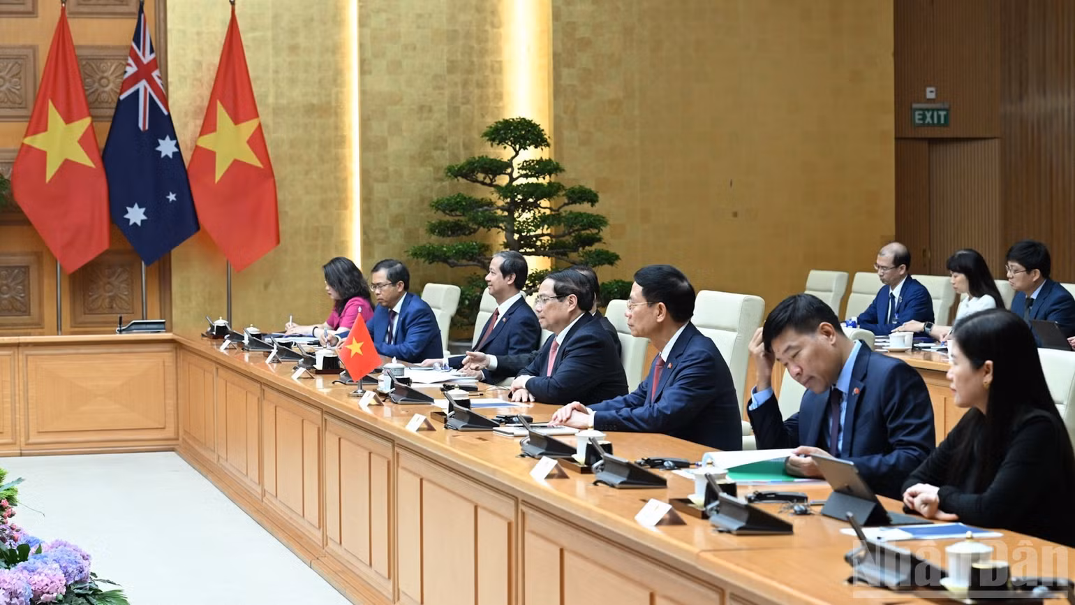 Thủ tướng Phạm Minh Chính và lãnh đạo các bộ, ngành tham dự hội kiến. (Ảnh: TRẦN HẢI)