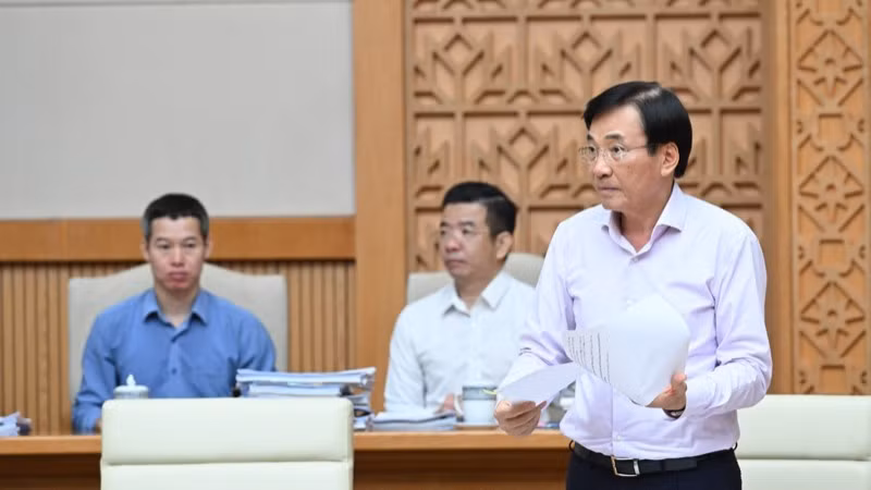 Bộ trưởng, Chủ nhiệm Văn phòng Chính phủ Trần Văn Sơn phát biểu ý kiến tại phiên họp. (Ảnh: Trần Hải)