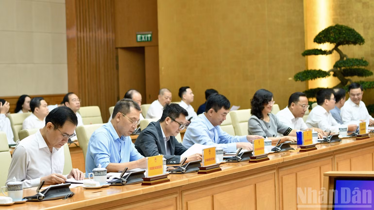 Lãnh đạo Bộ Công thương, các tập đoàn kinh tế trực thuộc tham dự cuộc làm việc. (Ảnh: THANH GIANG)