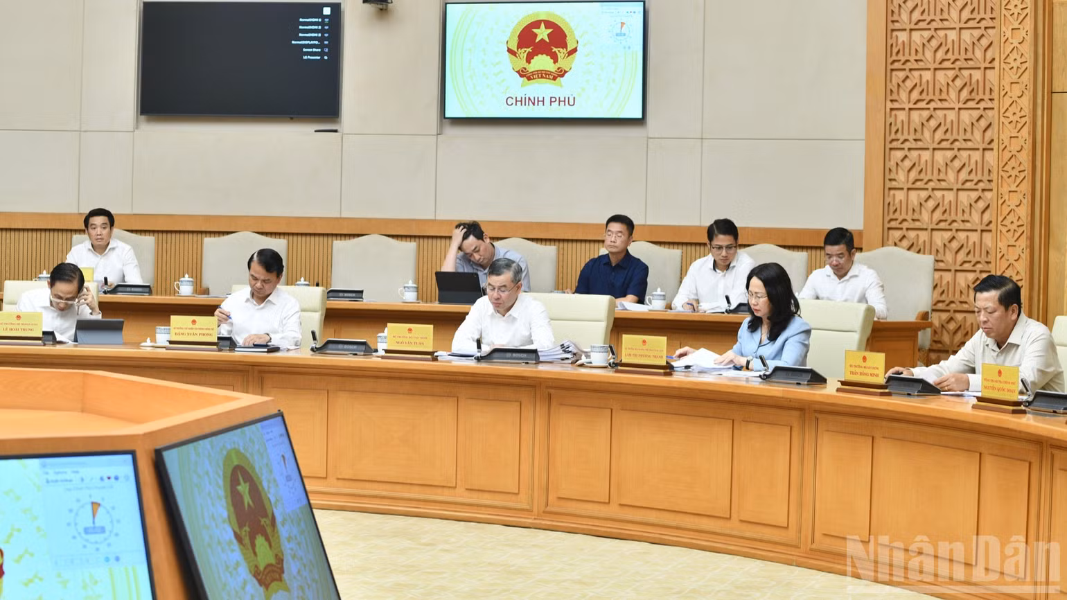 Lãnh đạo các bộ, ngành trung ương tham dự phiên họp. (Ảnh: THANH GIANG)