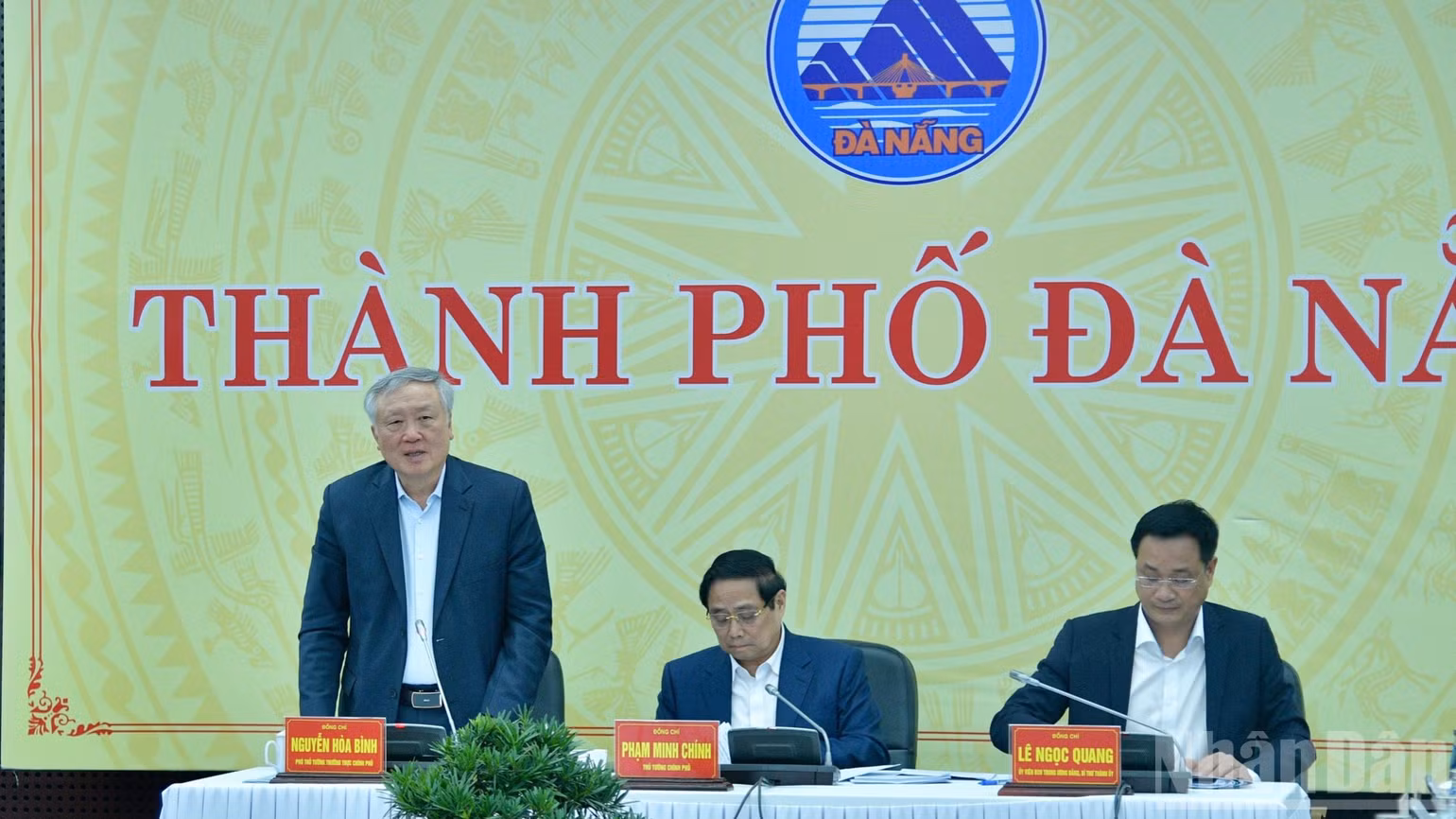 Phó Thủ tướng Thường trực Chính phủ Nguyễn Hòa Bình phát biểu ý kiến tại cuộc làm việc. (Ảnh: Thanh Giang)