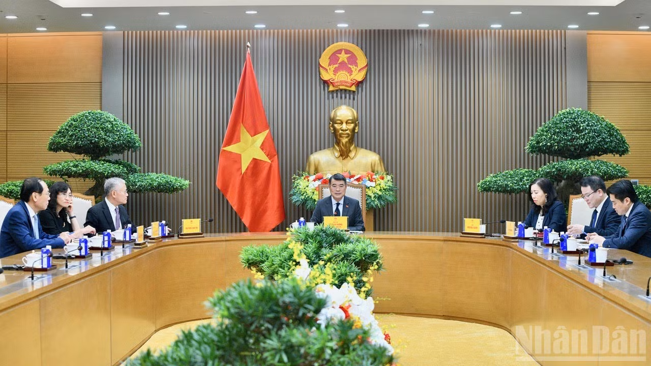 Quang cảnh cuộc điện đàm. (Ảnh: THANH GIANG)