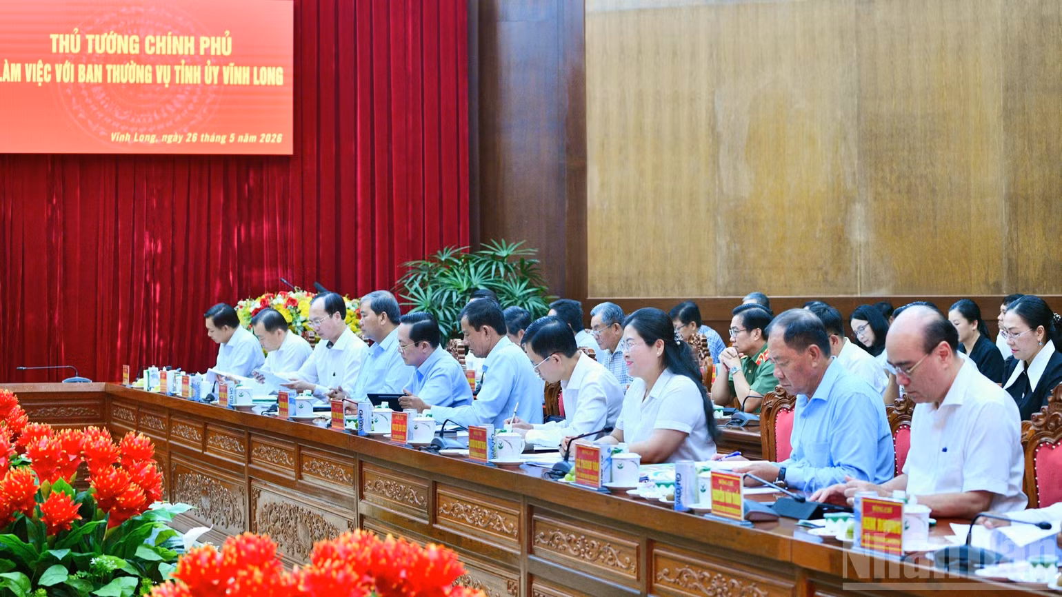 Ban Thường vụ Tỉnh ủy Vĩnh Long tham dự cuộc làm việc. (Ảnh: Thanh Giang)
