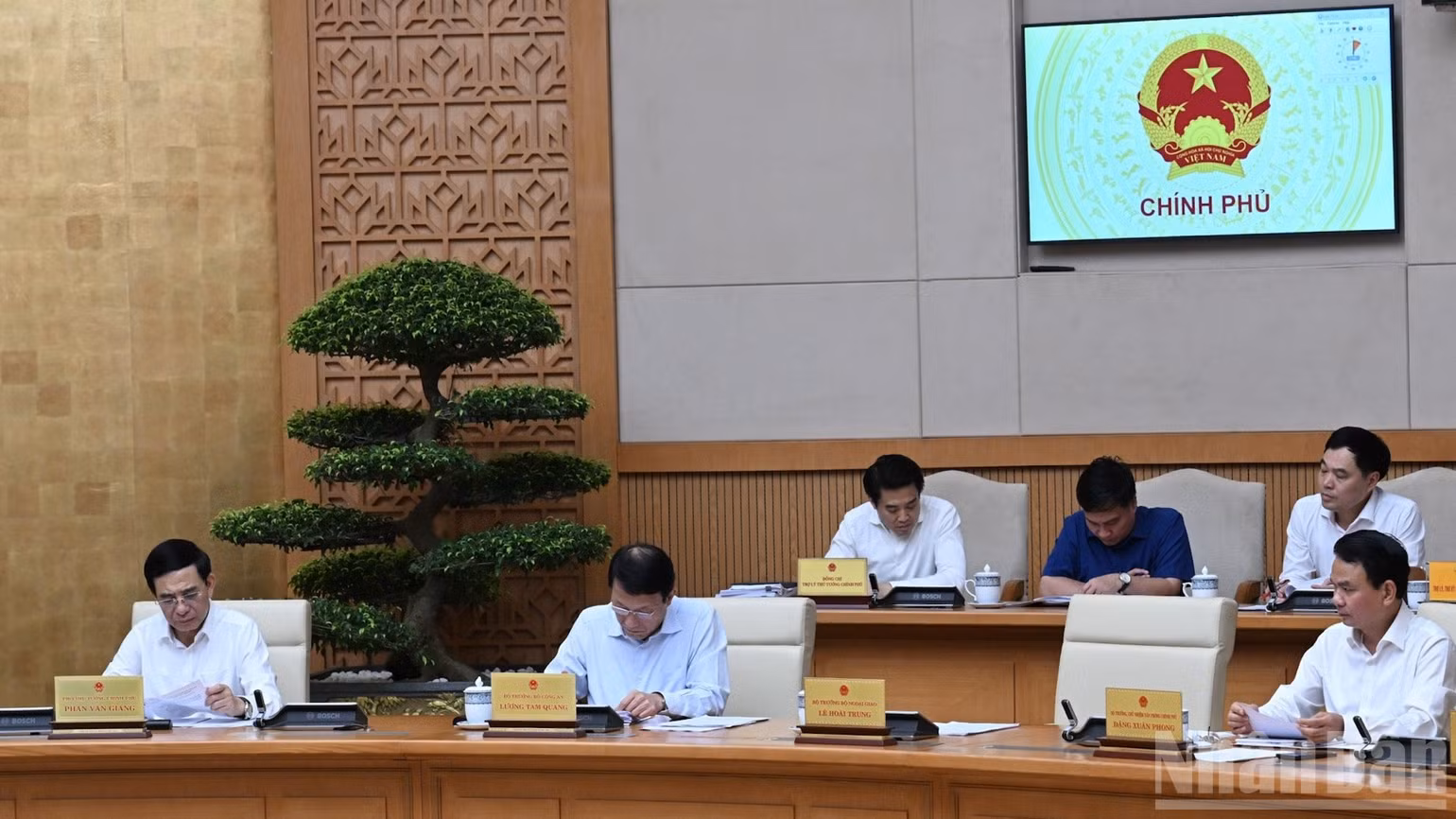 Lãnh đạo các bộ, ngành, các đại biểu tham dự Phiên họp Chính phủ thường kỳ tháng 7. (Ảnh: Trần Hải)