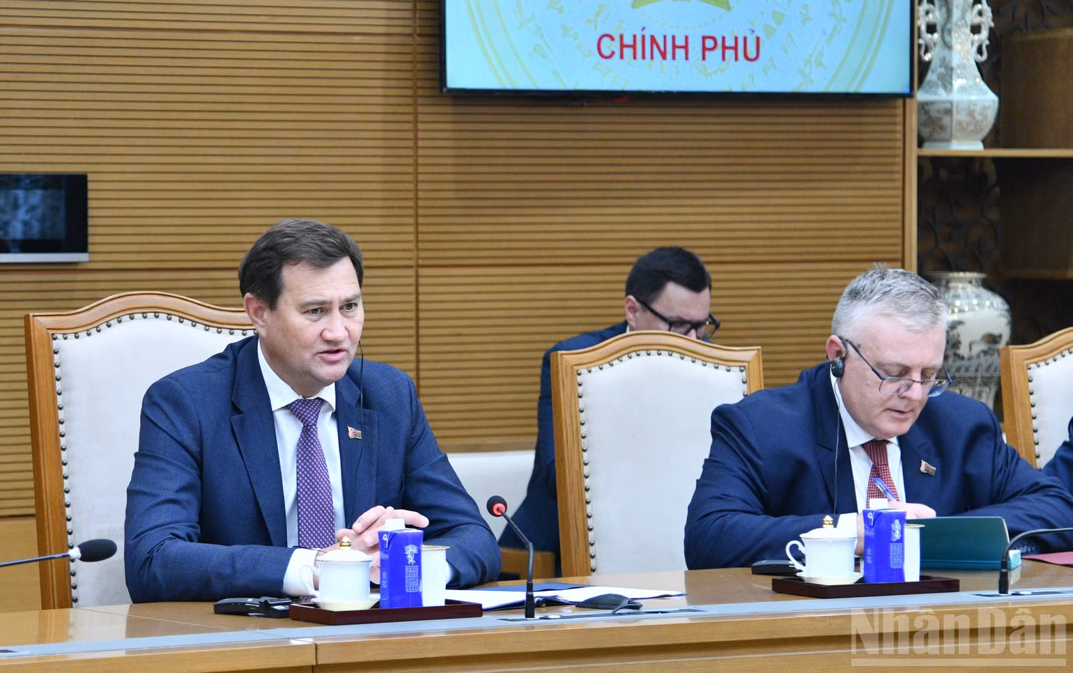 Bộ trưởng Ngoại giao Cộng hòa Belarus Maxim Ryzhenkov phát biểu ý kiến tại buổi tiếp. (Ảnh: THANH GIANG)