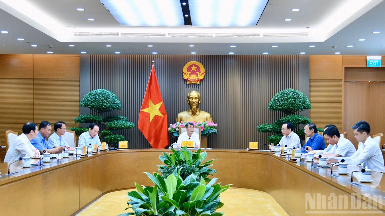 Các đại biểu đã báo cáo, thảo luận về các giải pháp bảo đảm cung ứng đủ sách giáo khoa trong thời gian sớm nhất. (Ảnh: THANH GIANG)