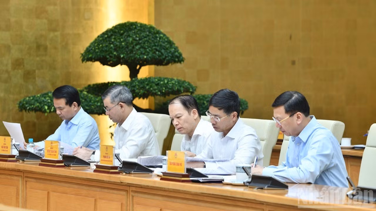 Đại diện lãnh đạo các bộ, ngành tham dự cuộc làm việc. (Ảnh: THANH GIANG)