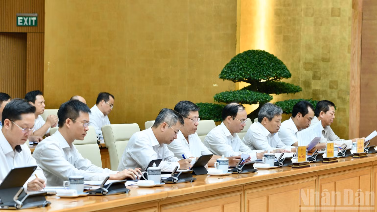 Lãnh đạo các bộ, ngành, thành phố Hà Nội tham dự cuộc làm việc. (Ảnh: THANH GIANG)