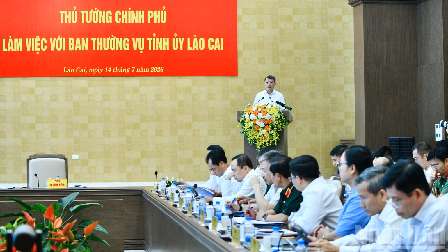Thủ tướng Lê Minh Hưng đặc biệt yêu cầu Lào Cai nỗ lực vượt mọi khó khăn, hoàn thành mục tiêu tăng trưởng 2 con số năm 2026. (Ảnh: THANH GIANG)