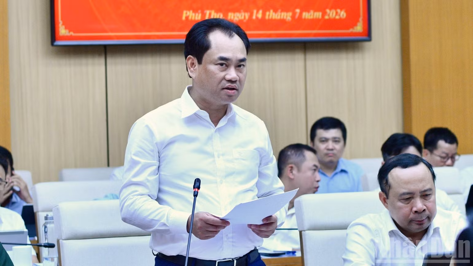 Bộ trưởng Nông nghiệp và Môi trường Trịnh Việt Hùng phát biểu ý kiến tại cuộc làm việc. (Ảnh: THANH GIANG)