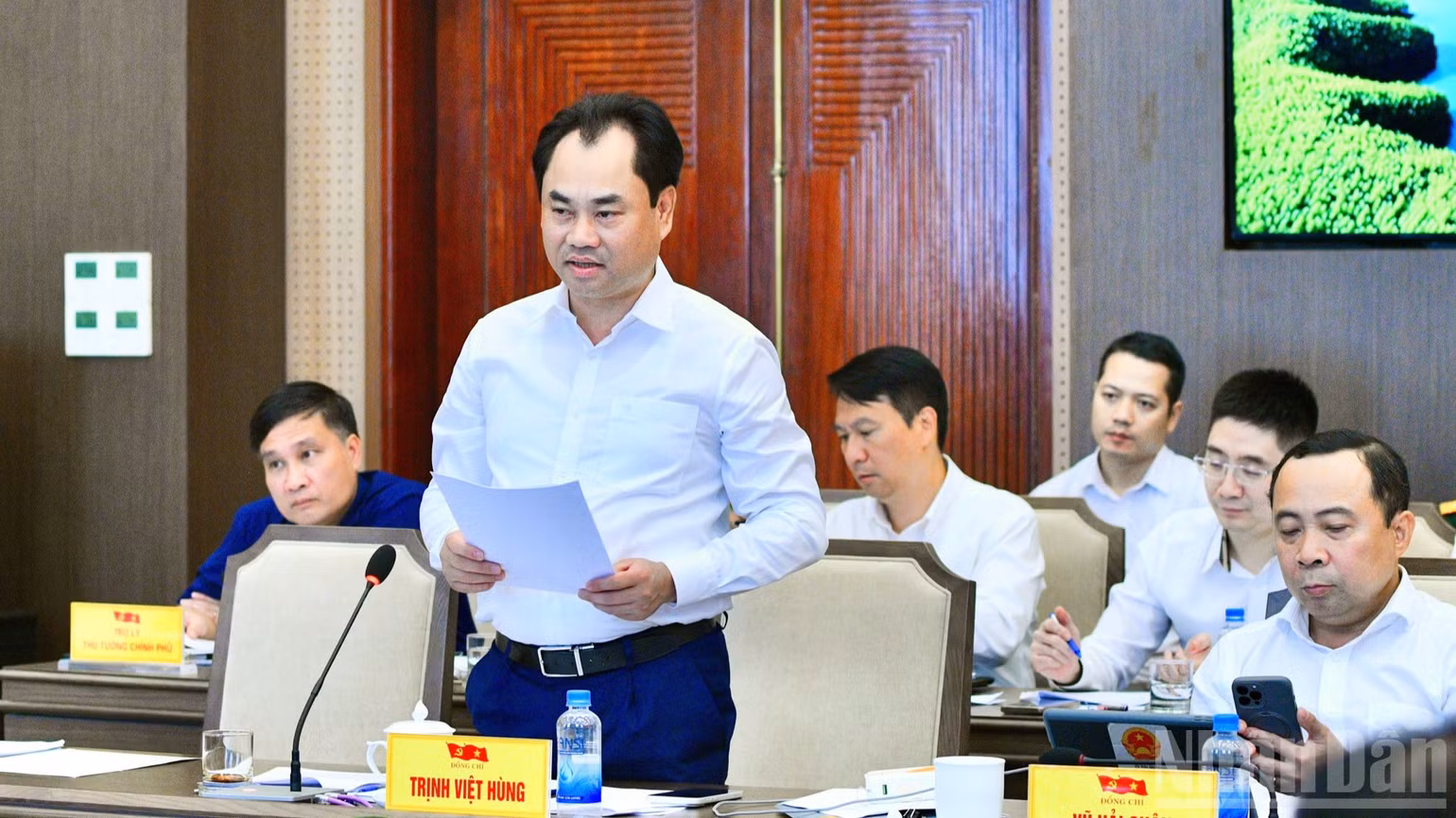 Bộ trưởng Nông nghiệp và Môi trường Trịnh Việt Hùng phát biểu ý kiến tại cuộc làm việc. (Ảnh: THANH GIANG)