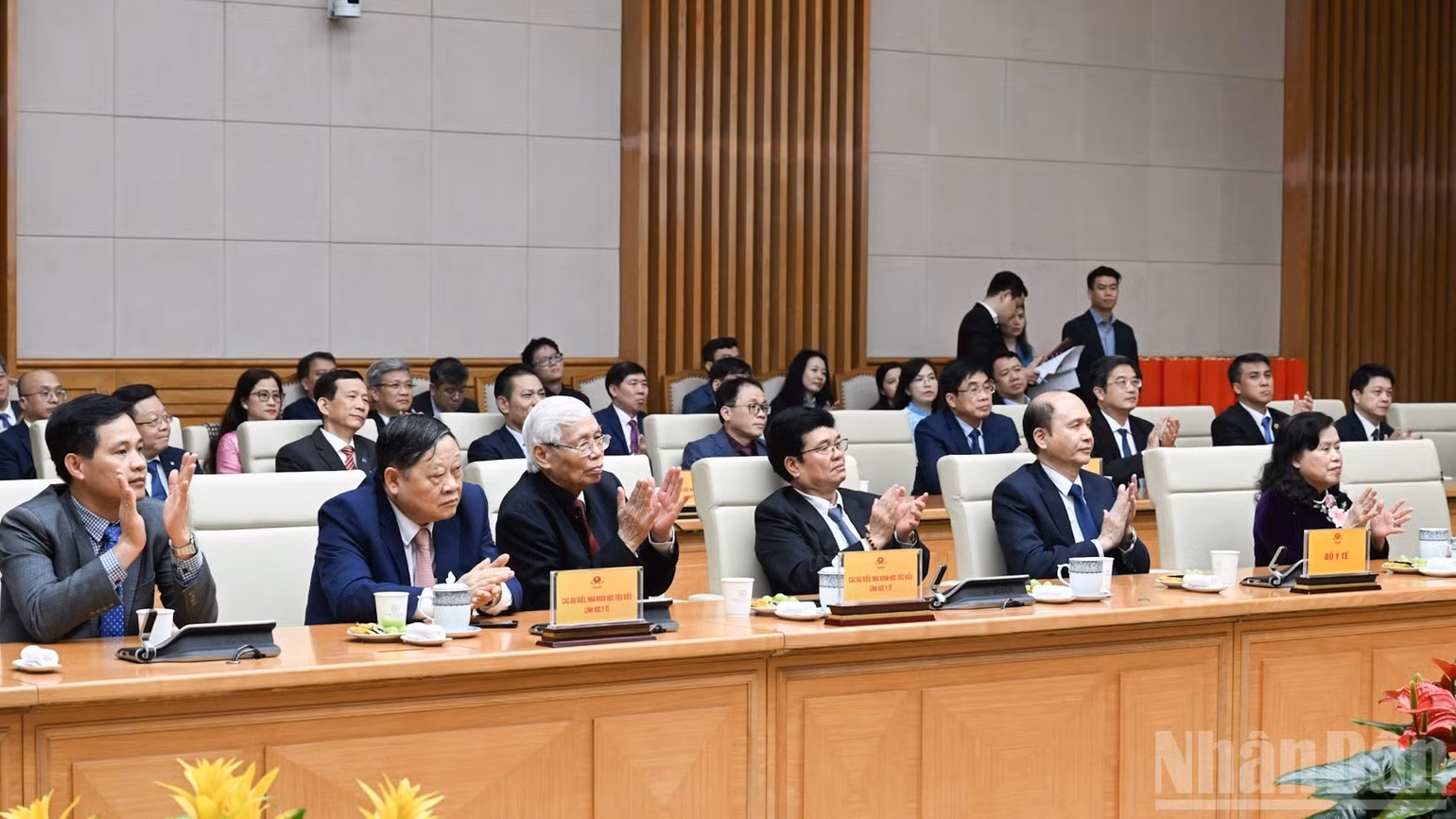 Các đại biểu tham dự cuộc gặp mặt. (Ảnh: TRẦN HẢI)