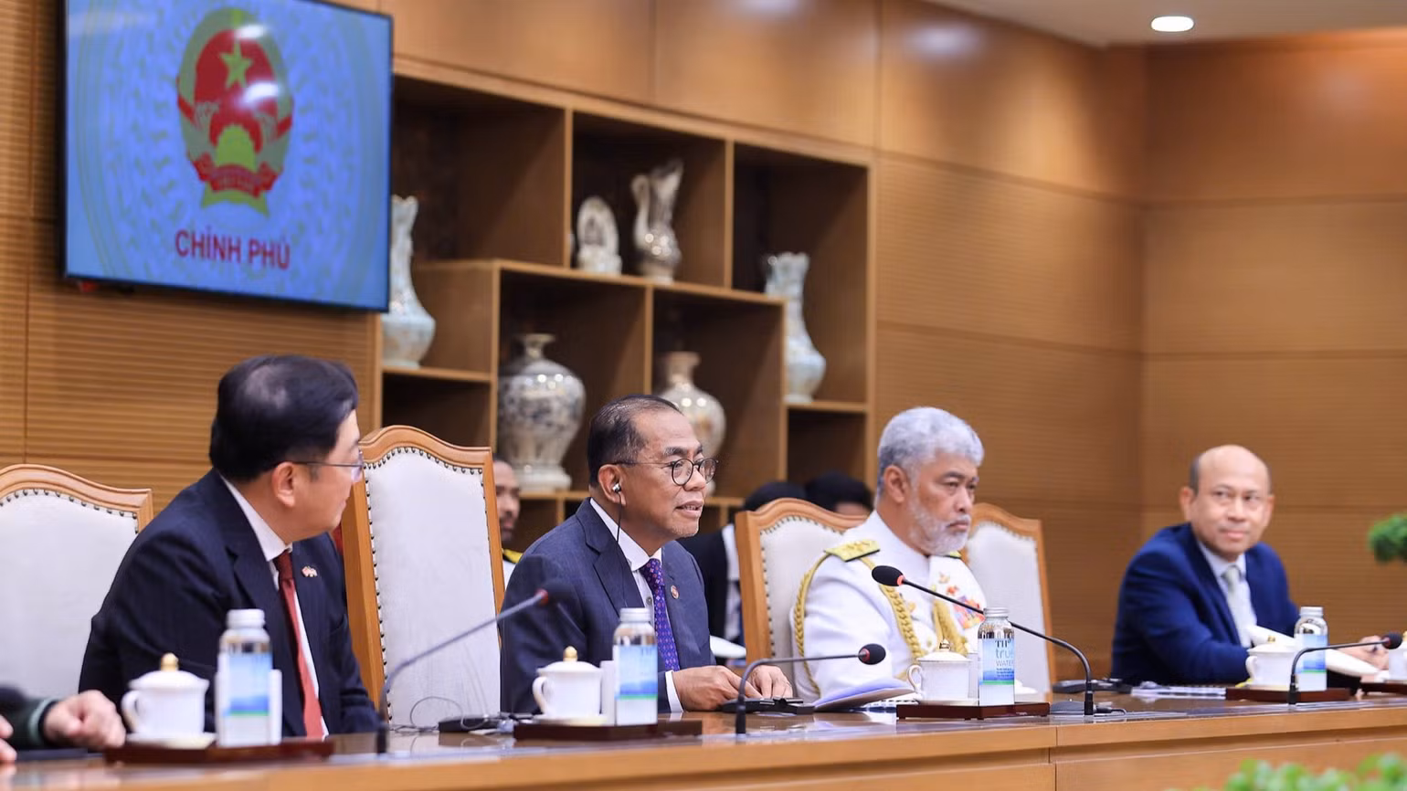 Đoàn đại biểu Bộ Quốc phòng Malaysia tham dự buổi tiếp. (Ảnh: VGP/Nhật Bắc)