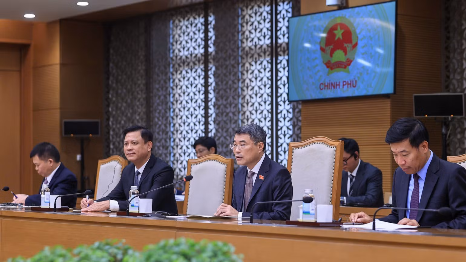 Thủ tướng Chính phủ Lê Minh Hưng, lãnh đạo một số bộ, ngành tham dự buổi tiếp. (Ảnh: VGP/Nhật Bắc)
