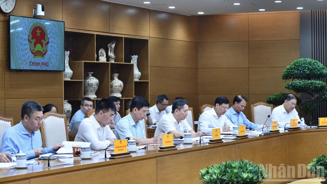 Lãnh đạo Chính phủ, các bộ, ngành, cơ quan tham dự cuộc họp. (Ảnh: THANH GIANG)