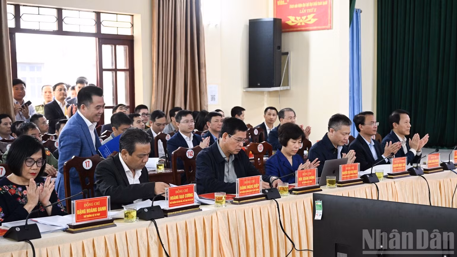 Đại diện lãnh đạo các bộ, ngành Trung ương tham dự cuộc làm việc. (Ảnh: Trần Hải)