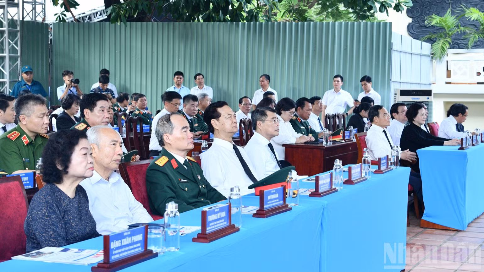 Thủ tướng Chính phủ Lê Minh Hưng và các đồng chí lãnh đạo, nguyên lãnh đạo Đảng, Nhà nước, các đại biểu tham dự buổi lễ. (Ảnh: Thanh Giang)