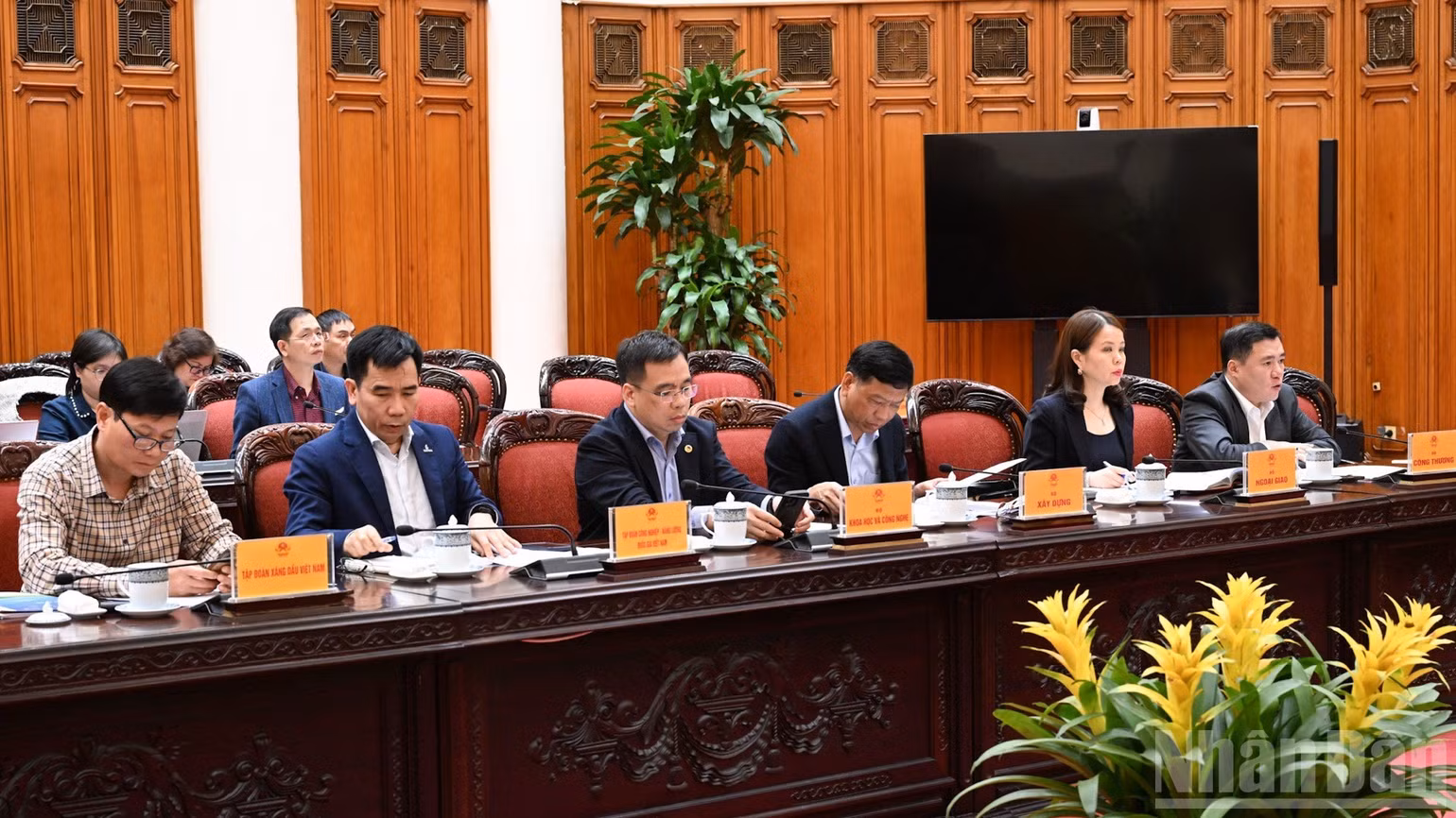 Lãnh đạo các bộ, ngành tham dự cuộc họp. (Ảnh: TRẦN HẢI)