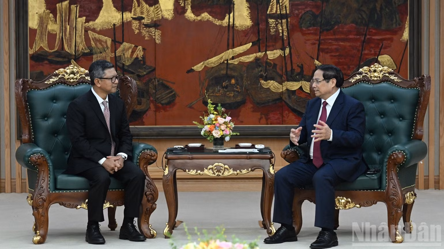 Thủ tướng Chính phủ Phạm Minh Chính tiếp Đại sứ Indonesia tại Việt Nam Denny Abdi. (Ảnh: TRẦN HẢI)
