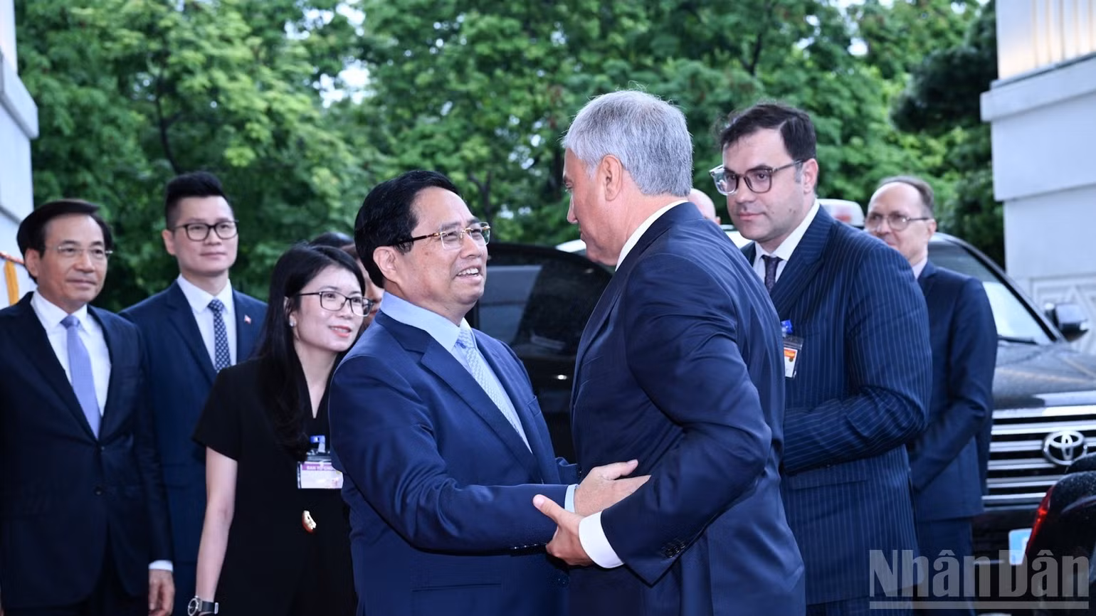 Thủ tướng Chính phủ Phạm Minh Chính đón Chủ tịch Duma Quốc gia Quốc hội Liên bang Nga Vyacheslav Volodin tại Trụ sở Chính phủ. (Ảnh: Trần Hải)
