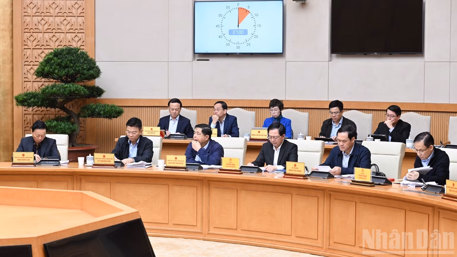 Các thành viên Chính phủ, các đại biểu tham dự phiên họp. (Ảnh: Trần Hải)