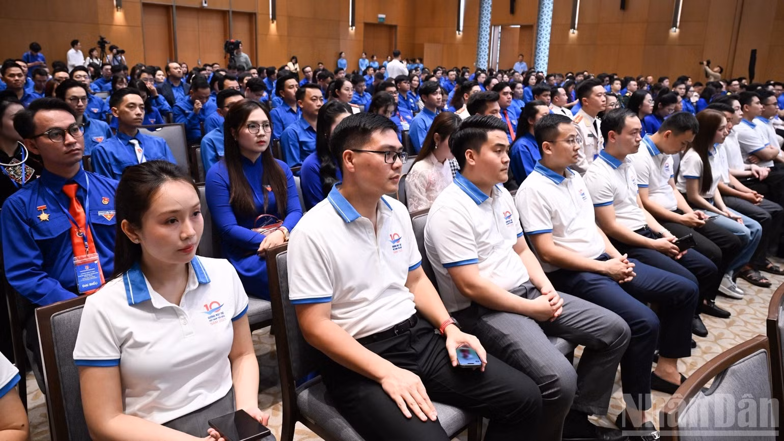 Các đại biểu thanh niên tham dự cuộc gặp mặt. (Ảnh: Trần Hải)
