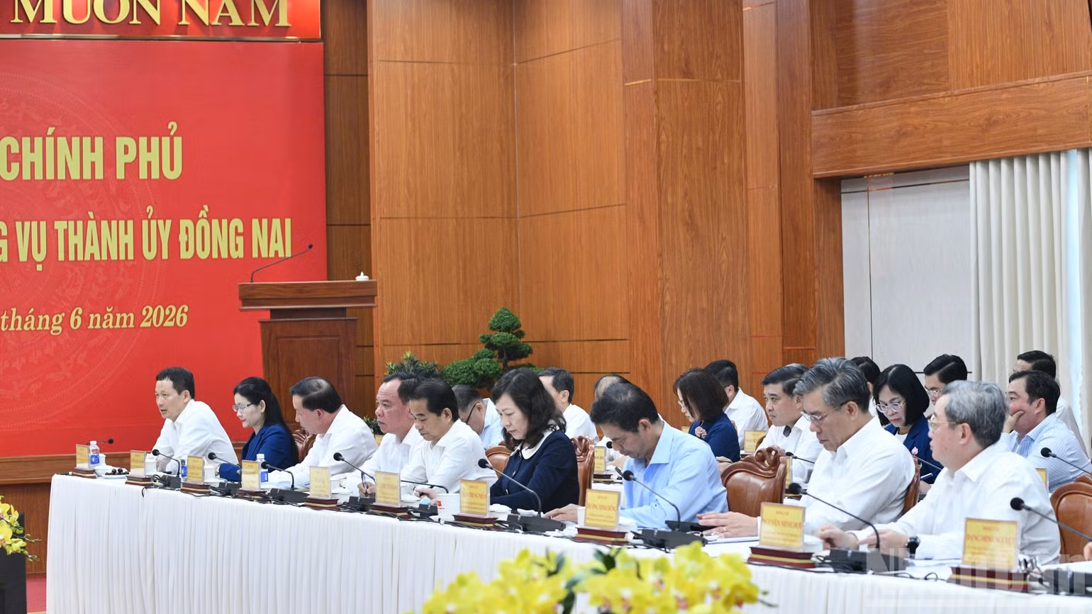 Ban Thường vụ Thành ủy Đồng Nai tham dự cuộc làm việc. (Ảnh: Thanh Giang)