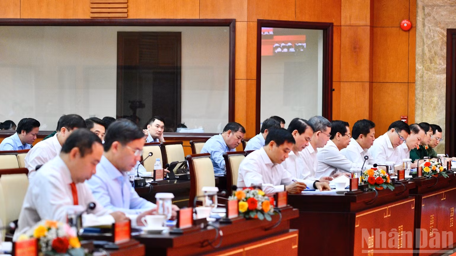 Các đại biểu tham dự cuộc làm việc. (Ảnh: THANH GIANG)