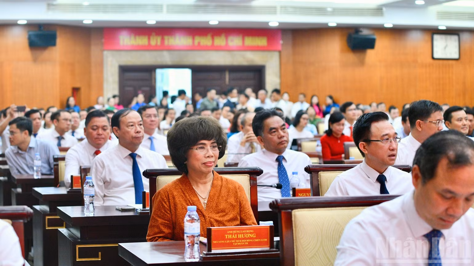 Các đại biểu tham dự Lễ phát động Phong trào thi đua quyết tâm thực hiện thắng lợi mục tiêu tăng trưởng bền vững 2 con số giai đoạn 2026-2030. (Ảnh: Thanh Giang)