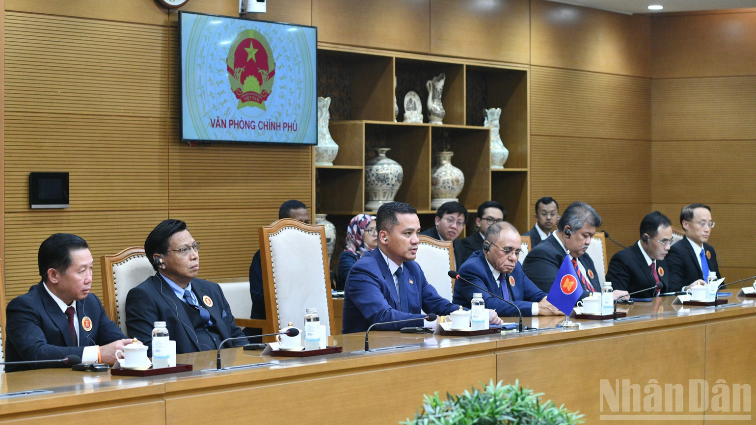 Trưởng đoàn các nước ASEAN và Ban Thư ký ASEAN tham dự buổi tiếp. (Ảnh: THANH GIANG)